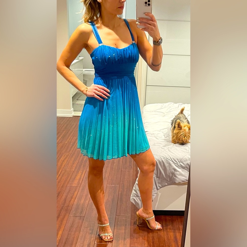 Speechless Dress, flare, pleaded, stretchy fabric, prom dress, NWOT, size M - Picture 1 of 9